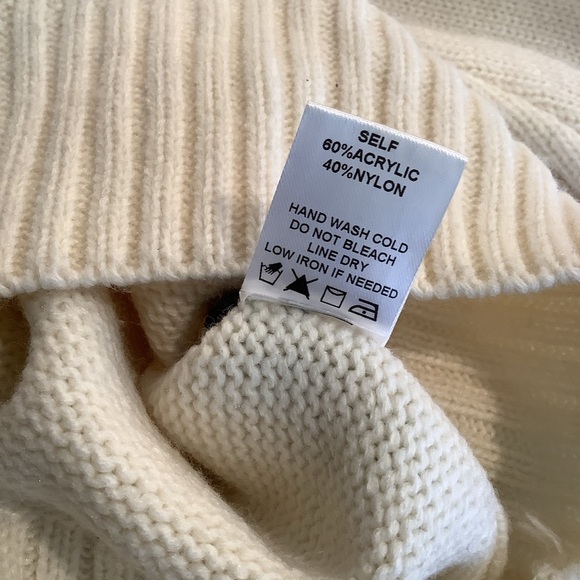 La Lavon Cream Sweater with Black Stitching Size Medium Cozy and Oversized - Picture 10 of 10